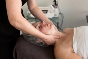 Just Skin - Amsterdam - reinigen